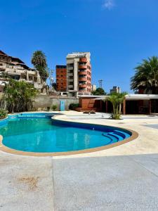 a small swimming pool in the middle of a city at Genoves Suite muy centrico in Porlamar