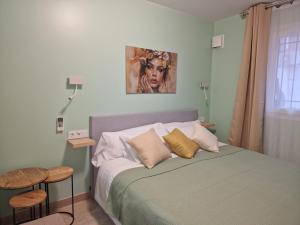 a bedroom with a bed and a painting on the wall at Al Mar pensión in Alicante