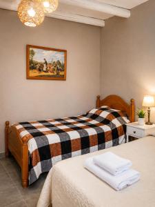 two beds in a room with a painting on the wall at Armonía y plenitud in Trelew