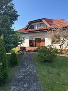 a house with a pathway in front of it at Landhaus mit Garten in Szczecin