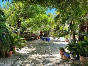 a garden with tables and potted plants and trees at Vega Fuente de las Moreras in Burunchel