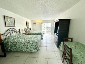 a bedroom with two beds and a television in it at Birch Patio Motel in Fort Lauderdale +92 photos