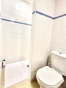 a white bathroom with a toilet and a shower at Casa Placeta Serna in Vélez-Rubio +12 photos