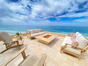Curated visual reference: Penthouse Apartment With Rooftop In La Reference: Beachfront Penthouse Private Large Rooftop Patio With Wood Burning