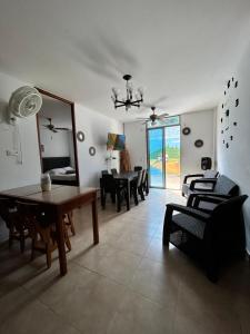 a living room with a dining room table and chairs at Apartamentos en coveñas in Coveñas