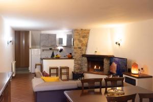 a living room with a couch and a fireplace at Happy Hen Garden Suite in Bivigliano