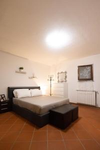 a bedroom with a bed and a light on the ceiling at Happy Hen Garden Suite in Bivigliano +36 photos