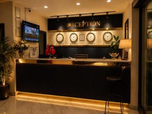 a bar in a restaurant with clocks on the wall at çayır butik otel in Marmaraereglisi