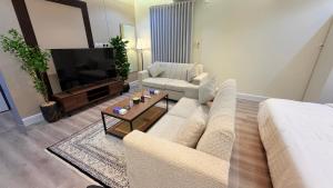 a living room with a couch and a tv at الجوهره حائل in Hail