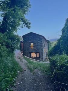 an old stone barn on the side of a road at Casa Da Fragua in Samos