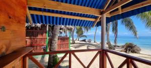 a room with a view of the beach and the ocean at Cabañas frente al mar Isla de Guna Yala Aroma in Niatupo