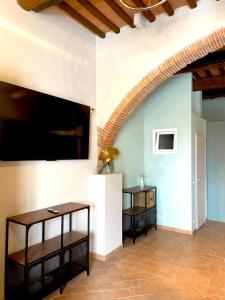a living room with two tables and a ceiling at Loft Open Space, Capoliveri Centralissimo in Capoliveri
