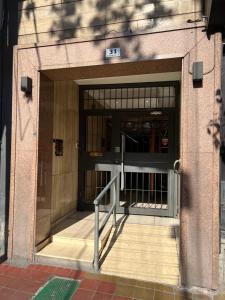 an entrance to a building with a glass door at Departamento chic centro 2 habitaciones in Mendoza