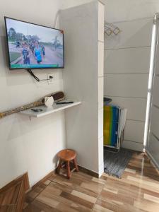 a room with a flat screen tv on a wall at Aconchego das Conchas in Mangaratiba