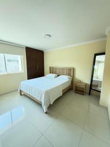 a bedroom with a large bed and a mirror at Apartamento amoblado Murillo in Barranquilla