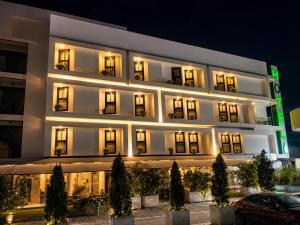 a large white building with lights on at Hotel La Leonelda in Ocaña