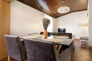 a dining room with a table and chairs at Chateau Belomonte in Porto