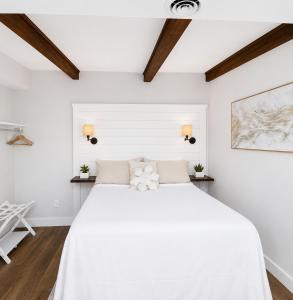 a bedroom with a white bed with a flower on it at Lake it Easy at Kimberling Crossing in Kimberling City +31 photos