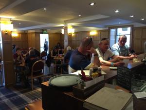 Επισκέπτες που μένουν στο Cross Keys Hotel, Kelso