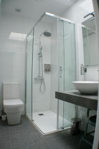 Kylpyhuone majoituspaikassa Apartamentos Pombal