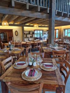 a dining room with wooden tables and chairs at Casona el Refugio Casablanca in Casablanca