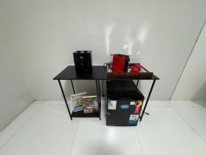 a small black table with a box on top at Flat Lucidata in Feira de Santana