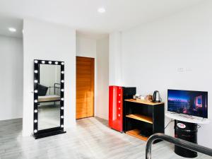 a room with a mirror and a chair and a desk at LECAR Home Shelby in Ban Nong Khang