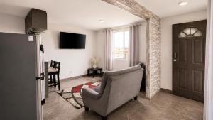 a living room with a chair and a television at Apartamentos cerca al centro de Cali in Cali