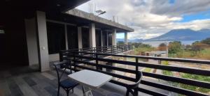 a balcony with a table and chairs and a view at HOTEL D&S Ch'umil in Tzununá