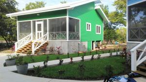 Gallery image of Serenity Beach Cottages in Utila
