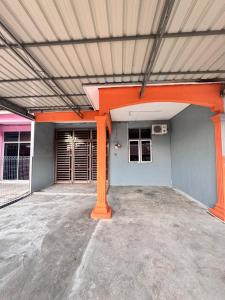 an empty garage with orange columns in a building at D Anggun Homestay in Kampung Gurun