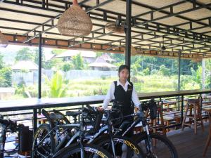 a man is standing next to a bunch of bikes at The Garden Sanctuary Homestay in Sidemen