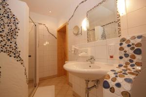 Kúpeľňa v ubytovaní SCHÖNIS-Landhotel