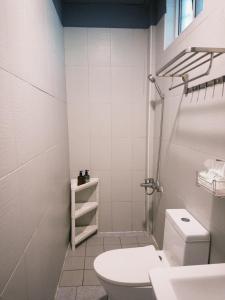 a white bathroom with a toilet and a sink at 耶舍 yes sir 潛水旅宿1館2館 in Green Island +40 photos