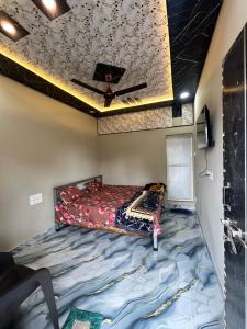 a room with a bed in a room with a ceiling at Serenity House in Matheran