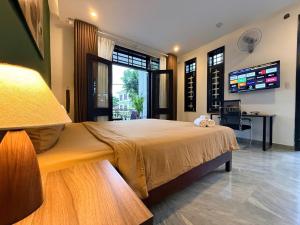 a bedroom with a large bed and a desk at Unity Villa Staycation -Self Checkin in Hoi An +26 photos