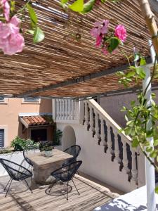a patio with a table and chairs under a wooden pergola at NEBOKRAJ in Kraj