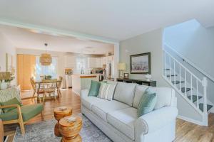 a living room with a couch and a kitchen at Stuart Cottage in Staunton