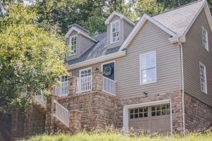 a house with a brick wall at Stuart Cottage in Staunton