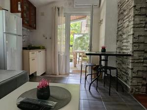 a kitchen and living room with a table and a refrigerator at Vila Katerina Dojran in Star Dojran
