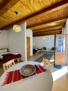a room with a table and a living room at Pensiune Family & Friends Crit 168 in Criţ
