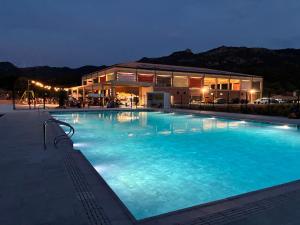 Piscina a Ca La Padrina o a prop