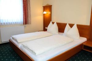 Postel nebo postele na pokoji v ubytování Hotel Posauner