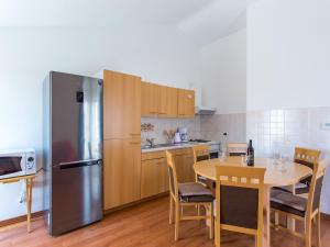 Kuchyň nebo kuchyňský kout v ubytování Apartments AVA