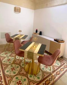 a room with two tables and chairs on a rug at Somnium Vitae - Casa Vacanze in Montescaglioso +18 photos
