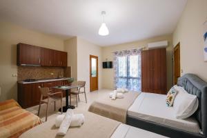 a hotel room with two beds and a kitchen at Kalpazo Rental Kaya Stays in Golem
