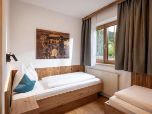 a room with two beds and a window at Appartements Schedererhaus in Going am Wilden Kaiser