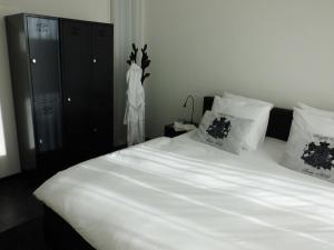 Postel nebo postele na pokoji v ubytování Stadslogement Kleindiep Dokkum