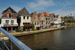 a group of buildings next to a river at Stadslogement Kleindiep Dokkum in Dokkum