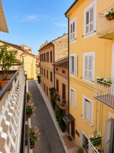 a view of an alley from an apartment balcony at Lo Zio Vito in Porto San Giorgio